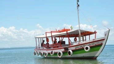 Passeio de escuna